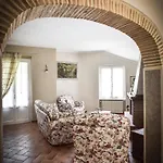 Villa Marinelli With Private Pool, Hot Tub And Garden, Tuscany