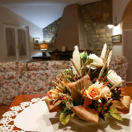 Marinelli With Private Pool, Hot Tub And Garden, Tuscany Villa Castel Focognano