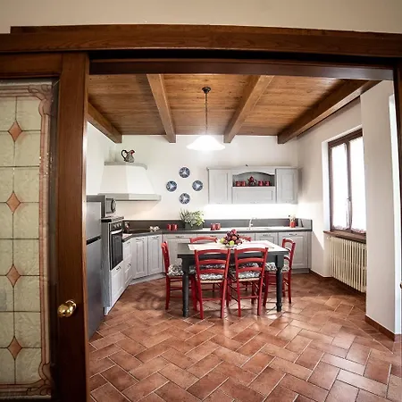 Villa Marinelli With Private Pool, Hot Tub And Garden, Tuscany