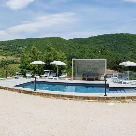 Villa Marinelli With Private Pool, Hot Tub And Garden, Tuscany